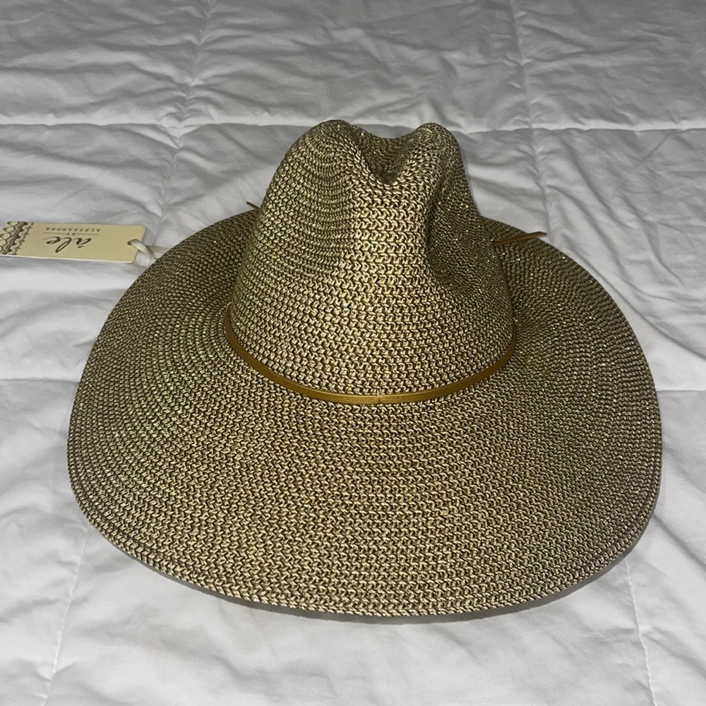 Women beach hat